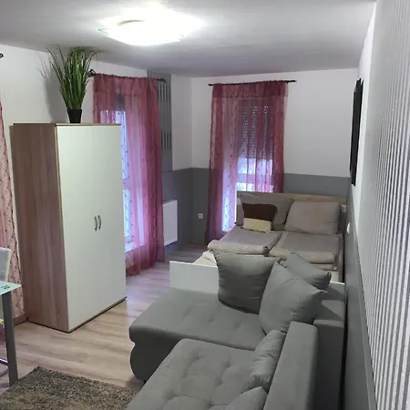 Edes Alom Szallashely * Segedín